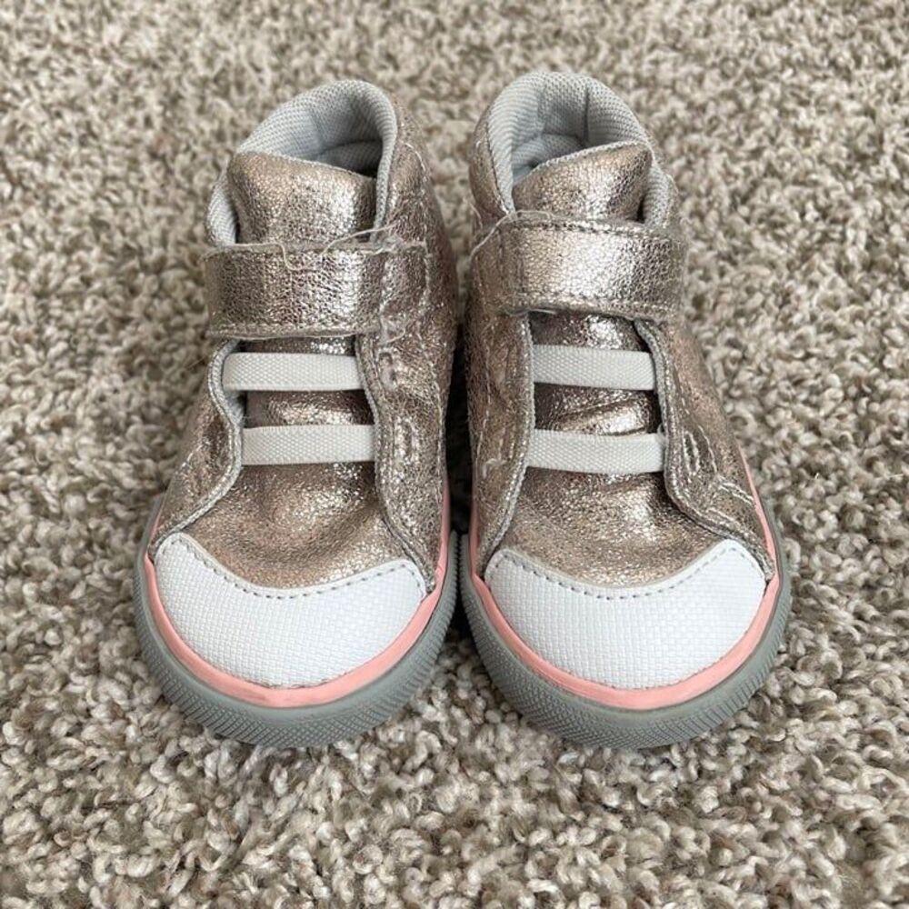 Size 6 / Toddler Girl See Kai Run Sneakers - Picture 2 of 8
